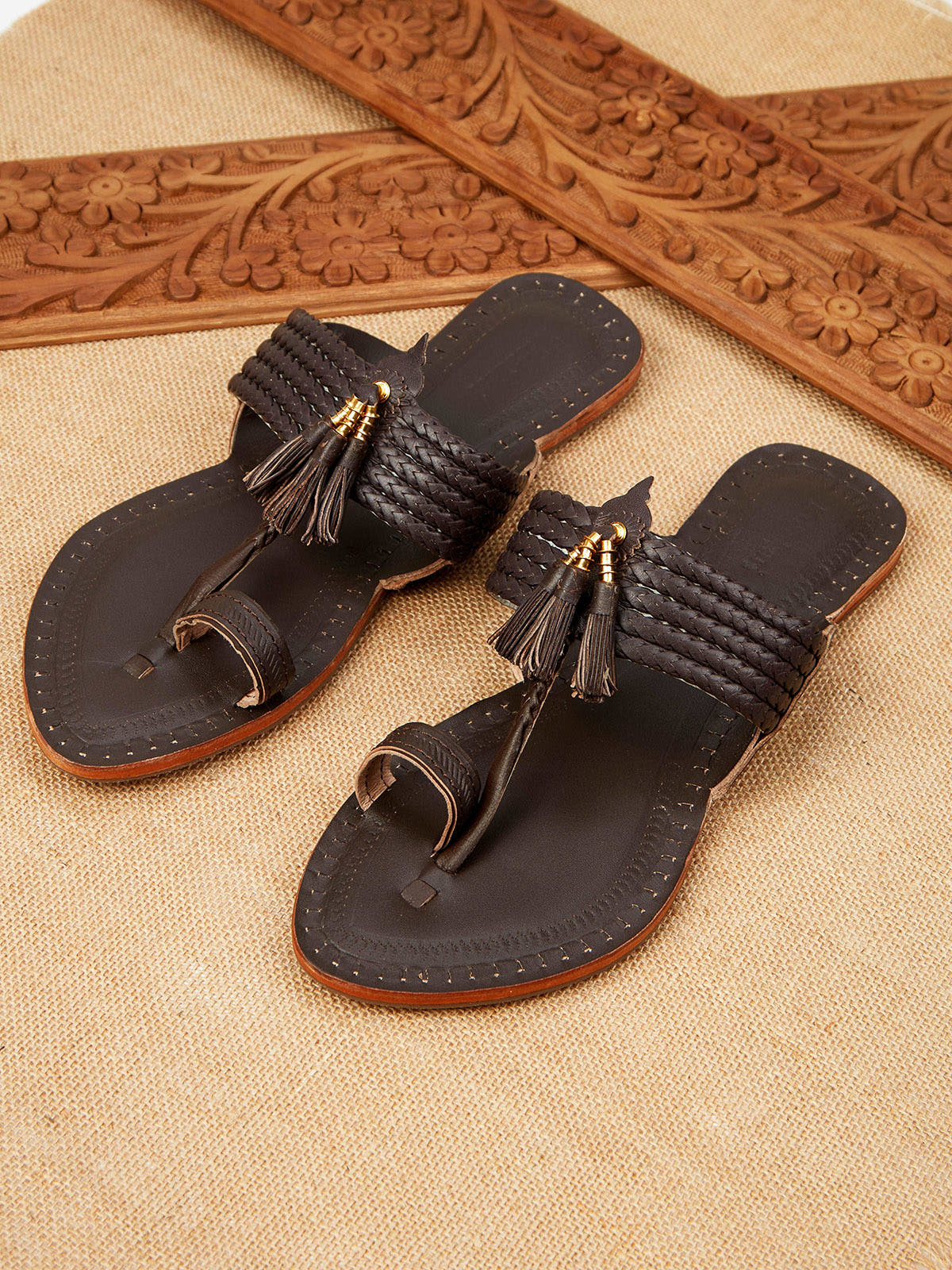 Elegant Browns Women's Kolhapuri Chappal