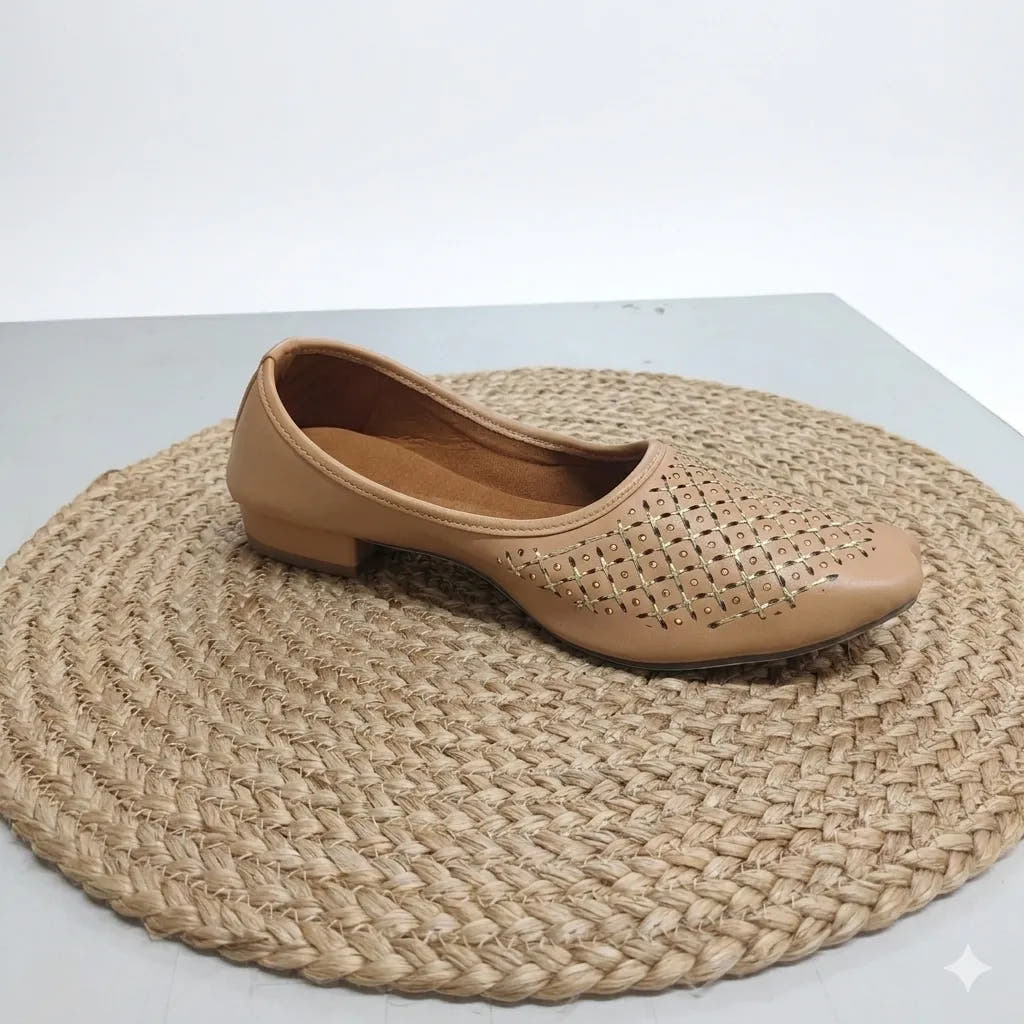 Sunehri - Beige Punjabi Jutti