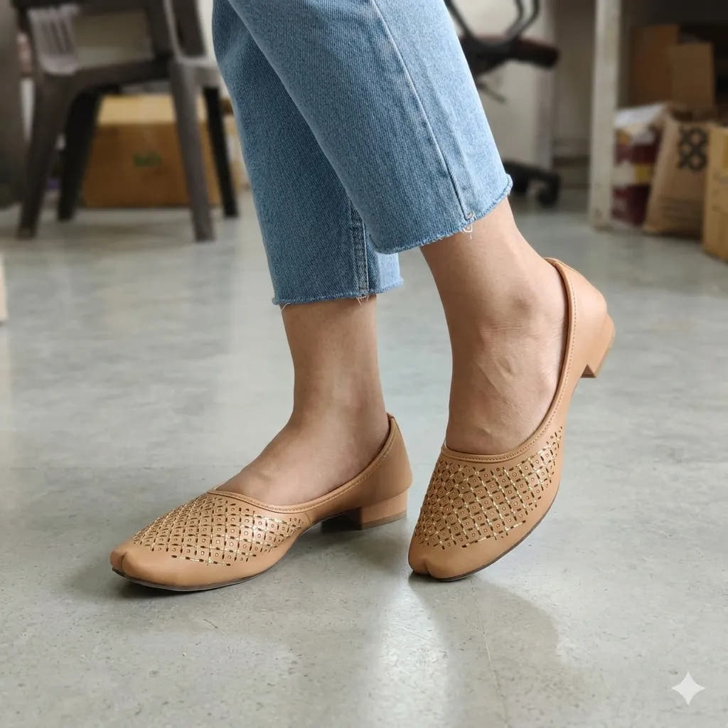 Sunehri - Beige Punjabi Jutti