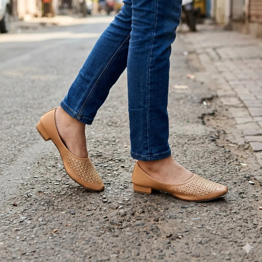 Sunehri - Beige Punjabi Jutti