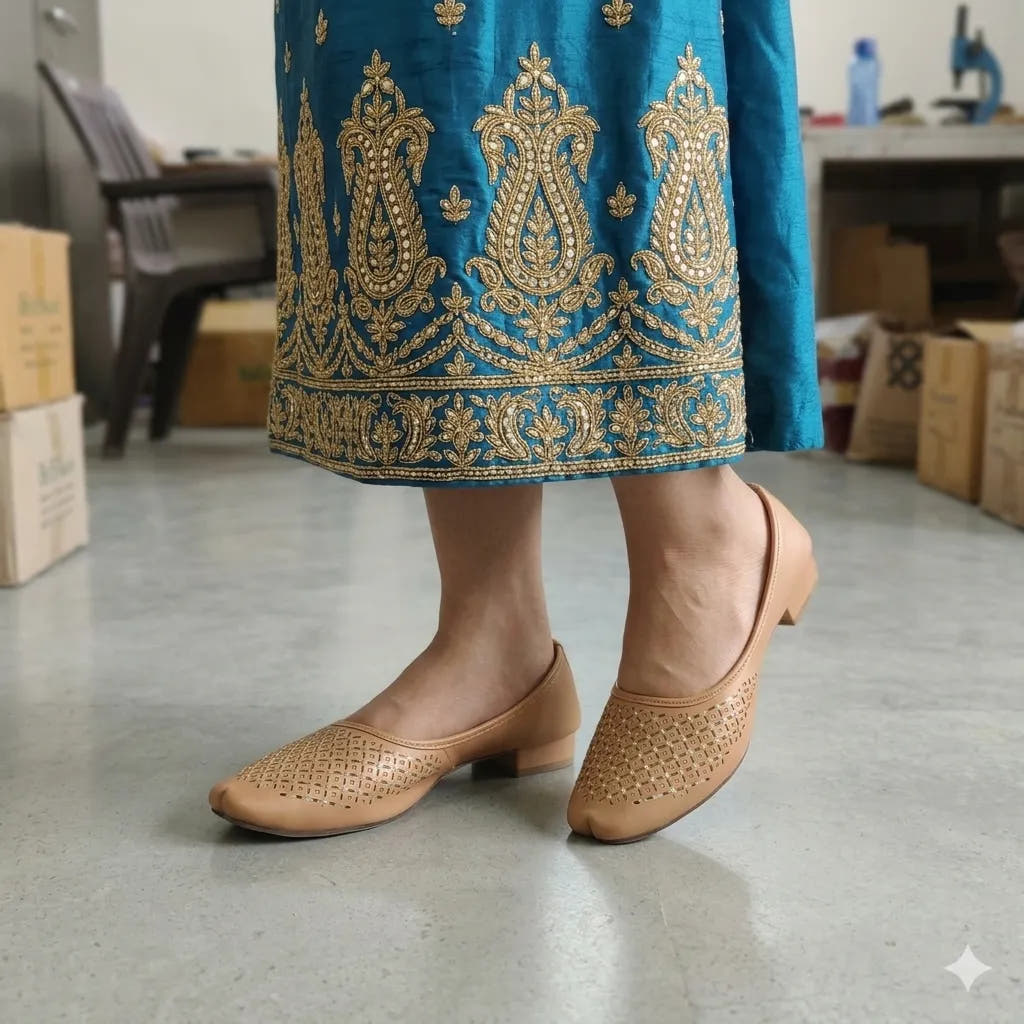 Sunehri - Beige Punjabi Jutti