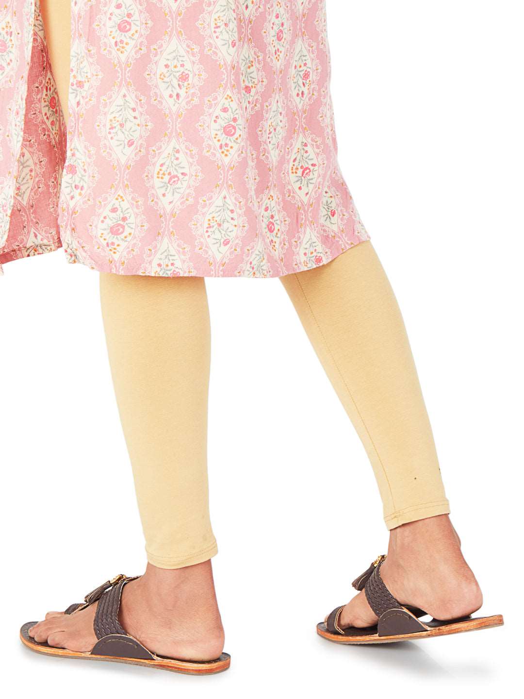 Elegant Browns Women's Kolhapuri Chappal