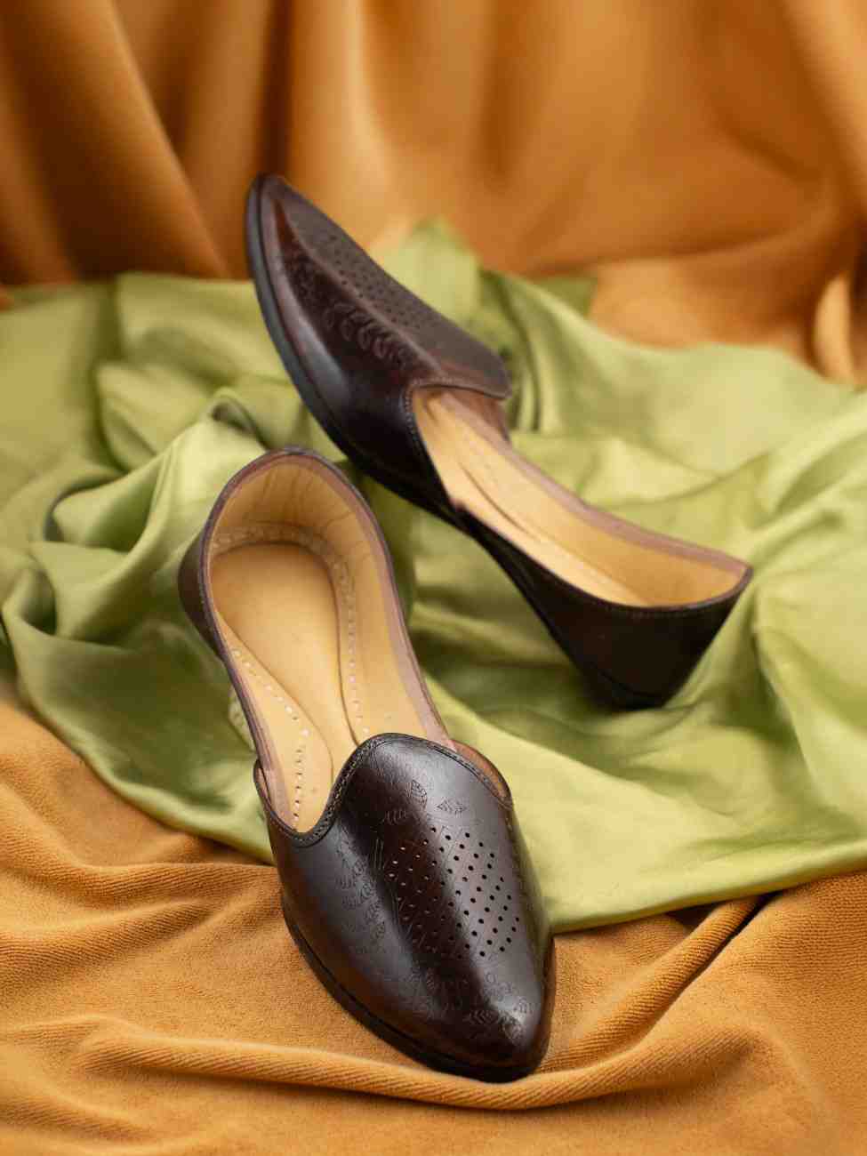 Meera's Brown Leather Punjabi Jutti for Men